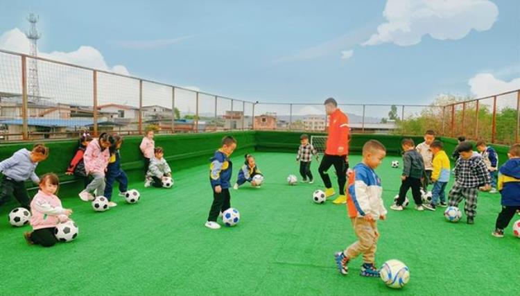 全国幼儿园足球「乐山市中区实幼牟子园蔬香杯幼儿足球比赛」