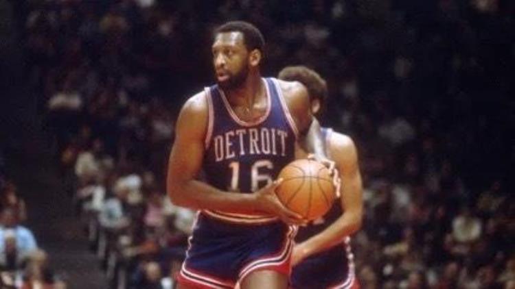 nba谁的鞋子最大「在奥尼尔之前谁拥有着NBA历史上最大的鞋码这是你所不知道的」