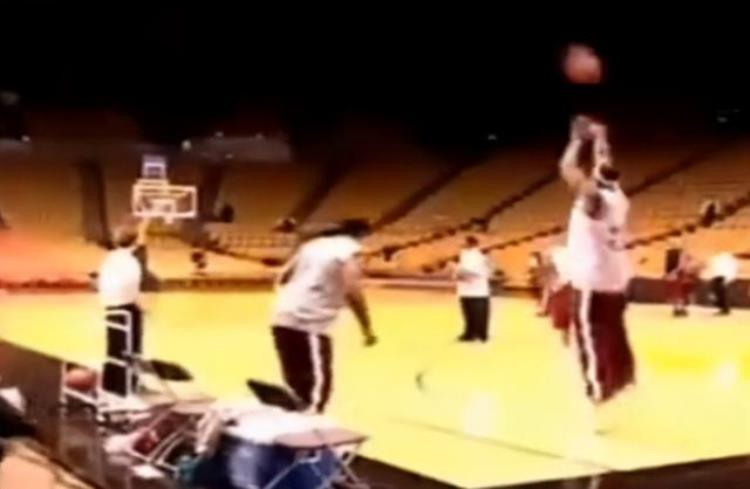 魔兽肌肉男「NBA这些照片明明是P图但却骗了很多人魔兽肌肉照最逼真」