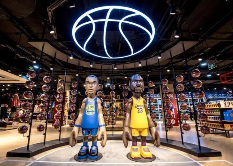 球星卡发售「球星卡发行商Panini中国行造访北美之外最大NBA旗舰店」