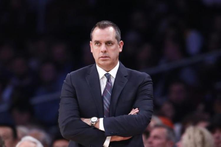 nba球员腿筋拉伤多久能好「湖人官宣坏消息23岁悍将腿筋拉伤至少歇两周医学专家详解伤情」