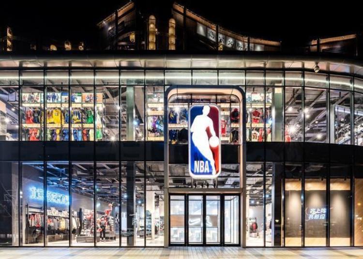 球星卡发售「球星卡发行商Panini中国行造访北美之外最大NBA旗舰店」