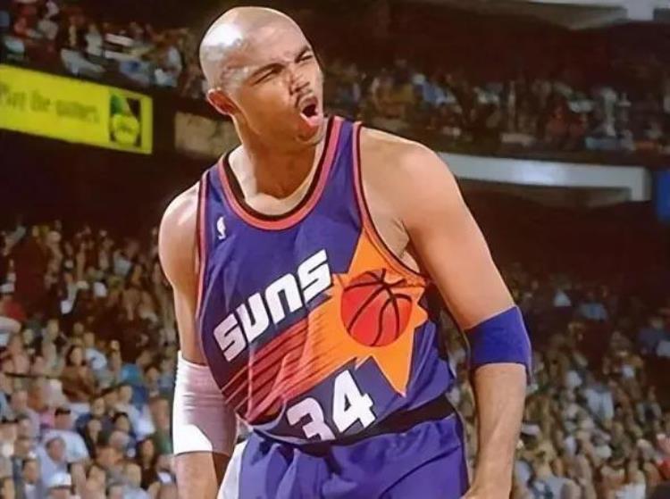 杰伦布朗伤势「NBA很多离奇的受伤事件盘点杰伦布朗因右手手指擦玻璃受伤了」