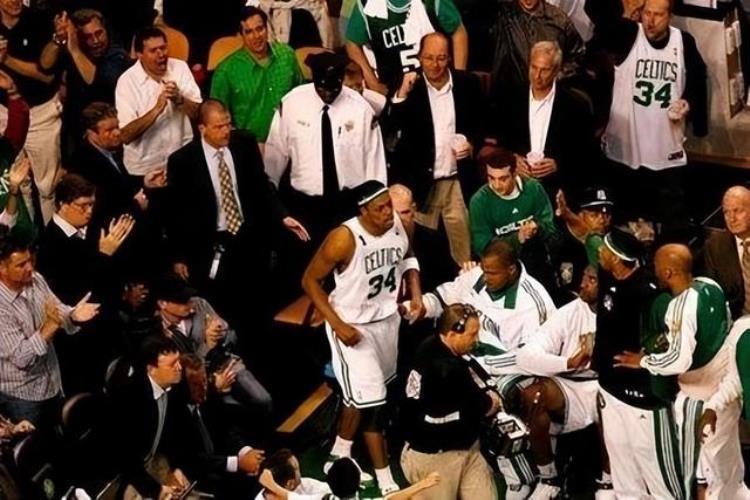 nba比赛时拉屎「NBA球员比赛期间想上厕所怎么办皮尔斯的操作最秀」