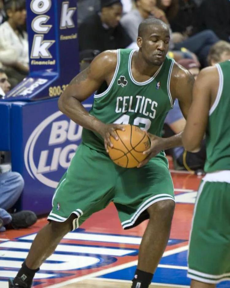 杰伦布朗伤势「NBA很多离奇的受伤事件盘点杰伦布朗因右手手指擦玻璃受伤了」