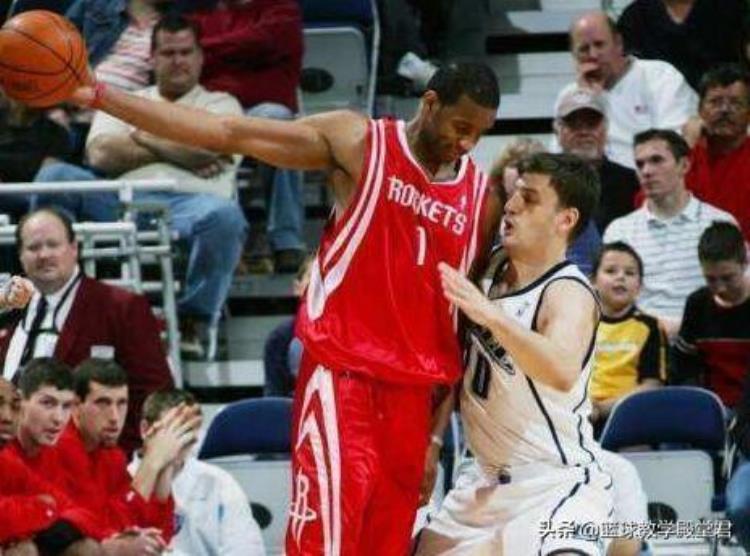 nba单手抓篮球「NBA单手抓球谁最帅乔丹麦迪成经典一人仅用两手指就将球拿起」