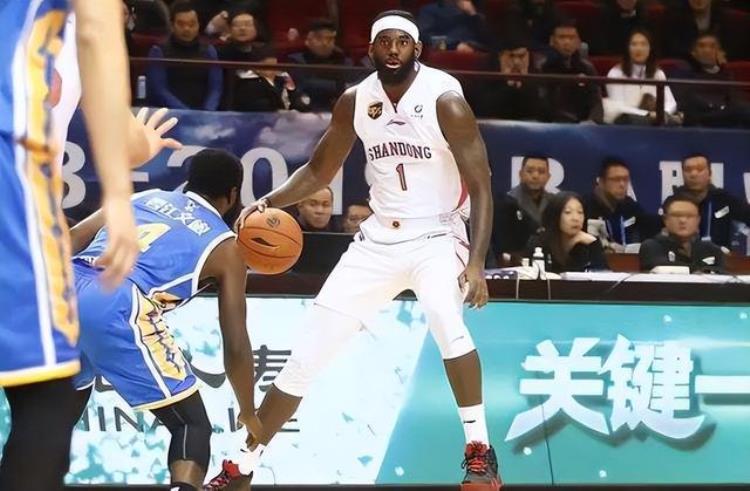 李春江被篮协耍「CBA资讯速递李春江拿下两大NBA悍将桑普森抵达杭州他打野球」