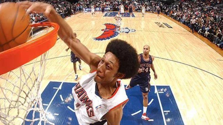 杰伦布朗伤势「NBA很多离奇的受伤事件盘点杰伦布朗因右手手指擦玻璃受伤了」