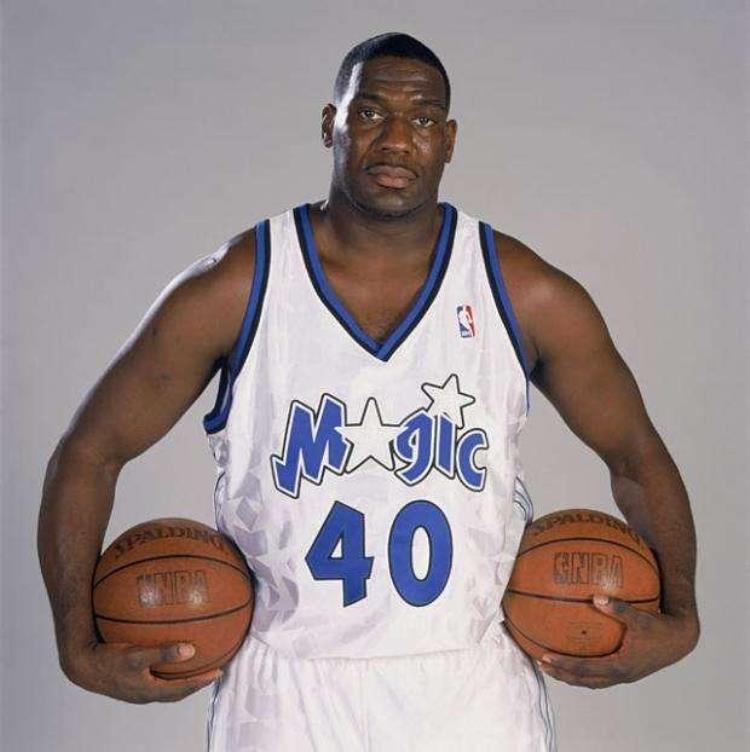 疫情期间nba比赛有观众吗「疫情下NBA球员组队开黑沉迷游戏是否影响身材管理」