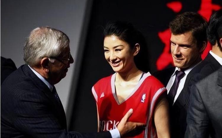 nba错觉「NBA这些错位图欺骗了太多人奥尼尔体味熏人姚明偷瞄美女」