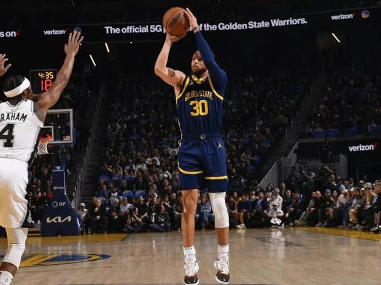 nba当今联盟最好球员排名「美媒评联盟史上最受欢迎的10大球星魔术师垫底科比詹皇进前三」