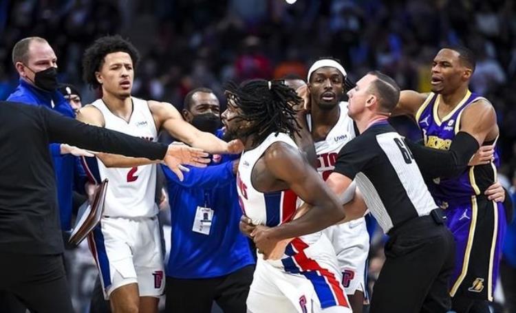 nba十大恶汉排行榜「NBA赛季10大恶犯詹皇把斯图尔特打满脸血排第一KD约老师上榜」