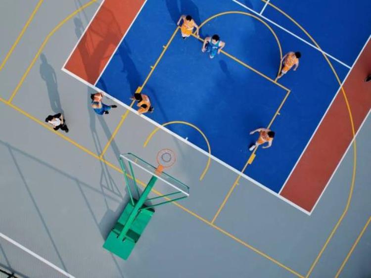 扣篮帝陈登星来啦立交桥下建起的杭州篮球公园今日启用试运行期间全免费