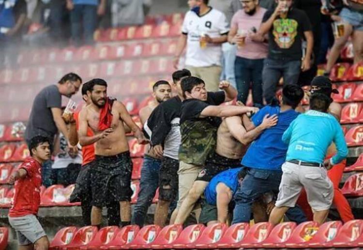 墨西哥联赛集锦「惨烈墨西哥联赛爆发大骚乱球迷混战至少22人受伤」
