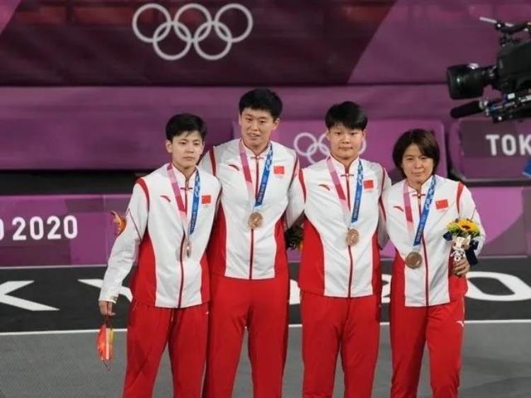 中国女子三人篮球队创历史摘铜奖牌背后两位上海学子功不可没