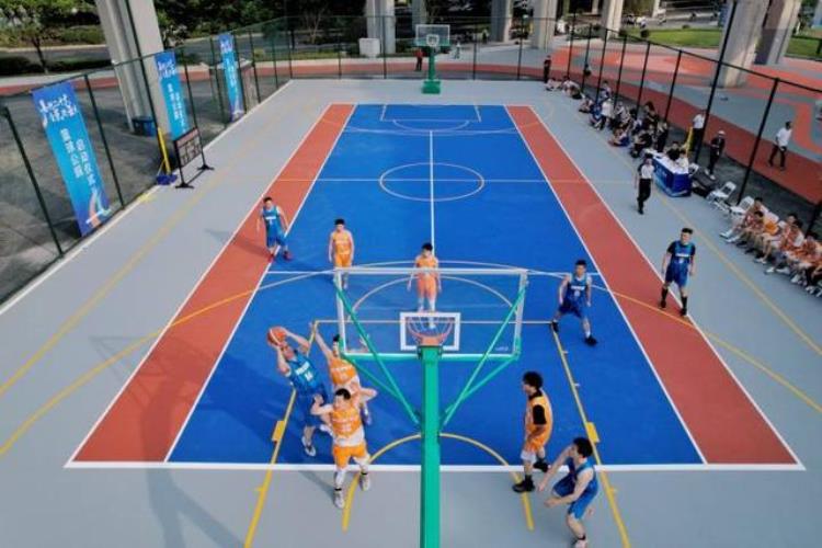 扣篮帝陈登星来啦立交桥下建起的杭州篮球公园今日启用试运行期间全免费