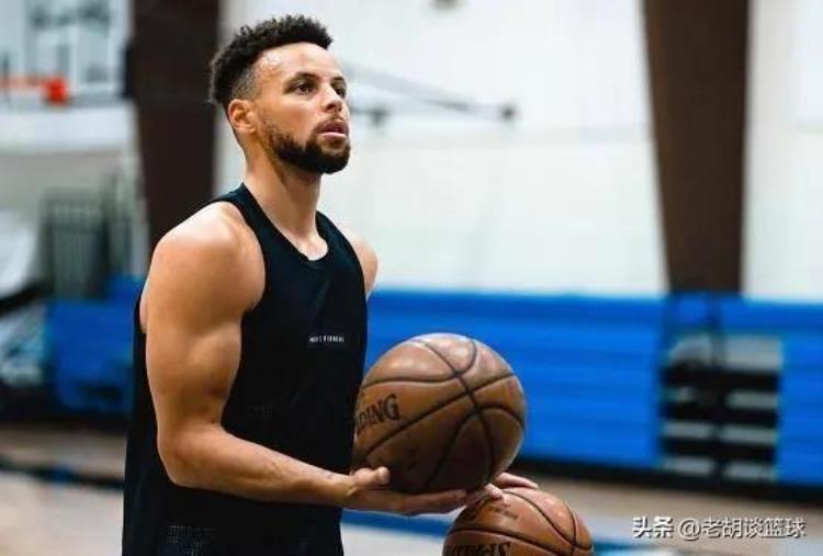 库里当选年度最佳球员「库里评选NBA历史最佳阵容科比詹姆斯落选名嘴你没尊重伟大」