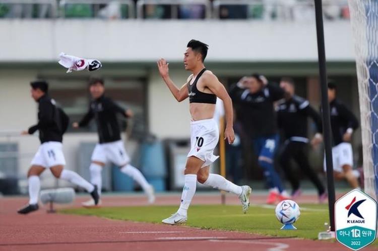 韩国足球周报2022102430封王全北夺得足协杯冠军