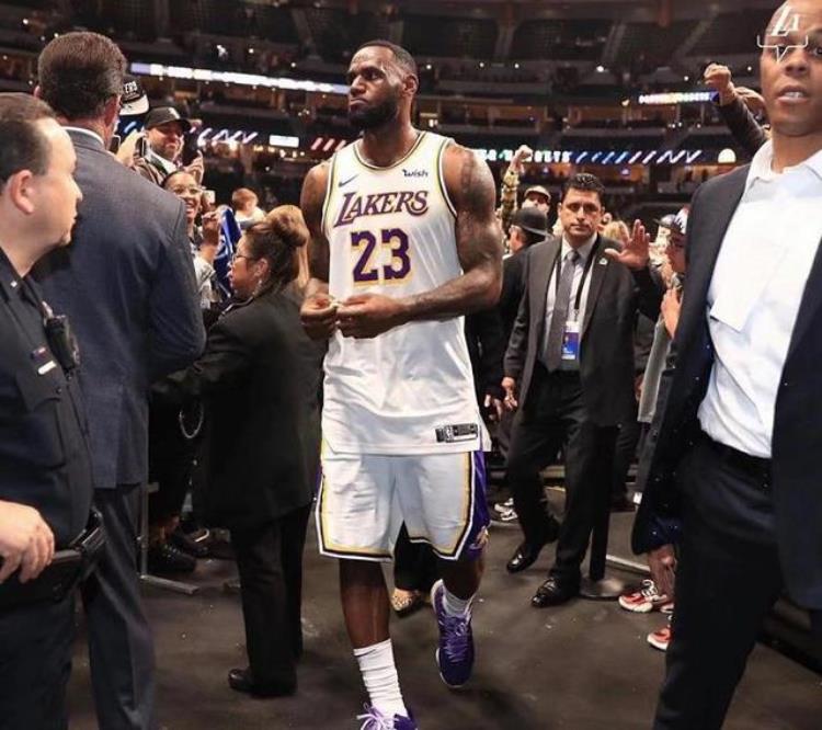 詹姆斯成为历史第一「在家躺着也破纪录37岁詹姆斯又创世界第一NBA历史第一」
