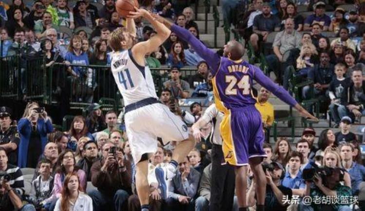 库里当选年度最佳球员「库里评选NBA历史最佳阵容科比詹姆斯落选名嘴你没尊重伟大」