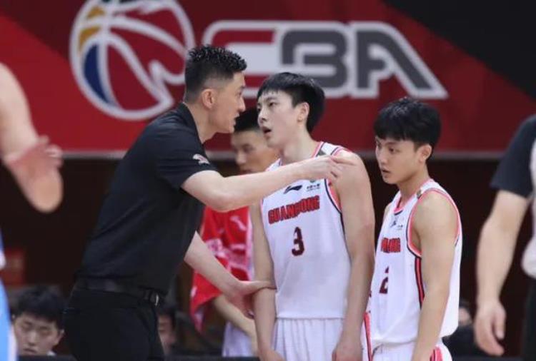 中国男篮 归化「中国男篮归化的吹风不断说明唯成绩论就是中国篮球的最大敌人」