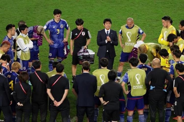 日本足球百年计划绝非空话你能想象一场高中联赛吸引5万多名观众助威吗