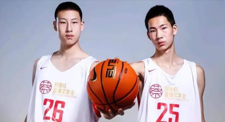身高只有157的世界冠军「15岁身高2米13中国天才内线闪耀北美NBA球探给予高度评价」