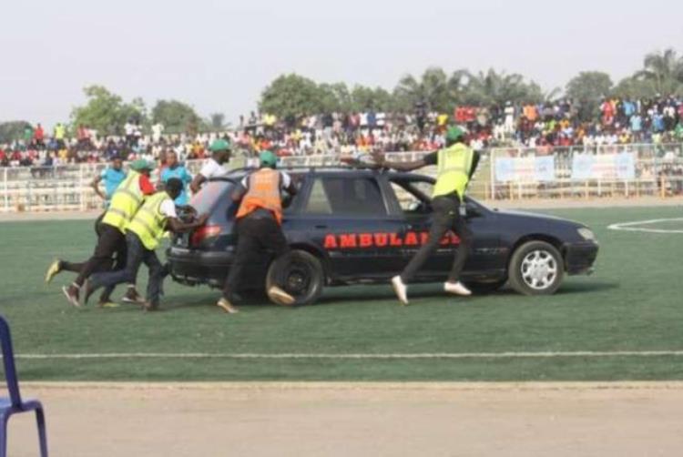 非洲锦标赛足球「非洲劲旅宣布暂停国内一切职业联赛原因1球员晕倒后不治身亡」
