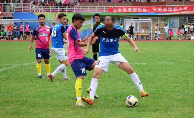 贵州足球运动员「贵州业余足球超级杯结束红润化工获得冠军」