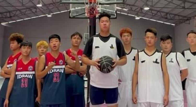 中国街球第一小丑农村国宝VS中国篮球运动员吴勇豪闹剧始末