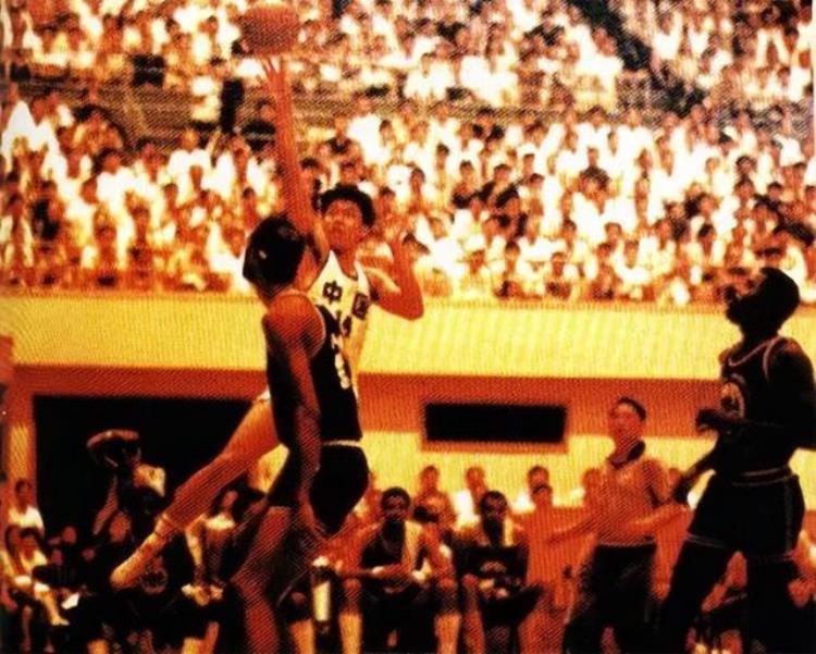 广东队总经理朱芳雨年薪「奥运队长广东球王70年代的朱芳雨王仕鹏好猛」