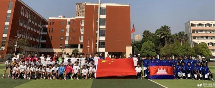 柬埔寨女足对中国男足「柬埔寨国家女子足球队与昆五中足球队友谊赛展风采」
