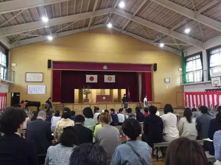 职业妈妈和两个学童在日本上学「职业妈妈和两个学童在日本」