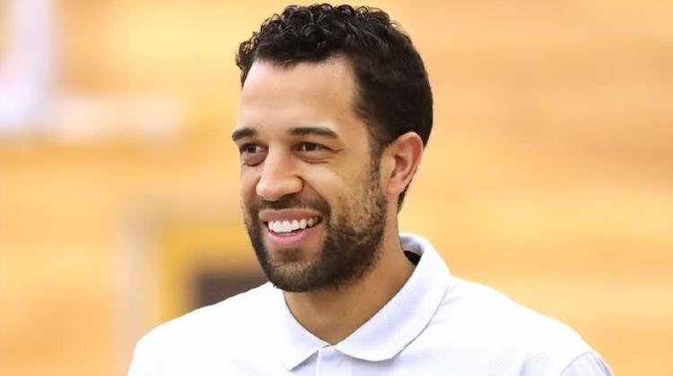 萧华老婆「NBA早间热搜萧华染新冠无法观战天王山之战三少加速回归故里」