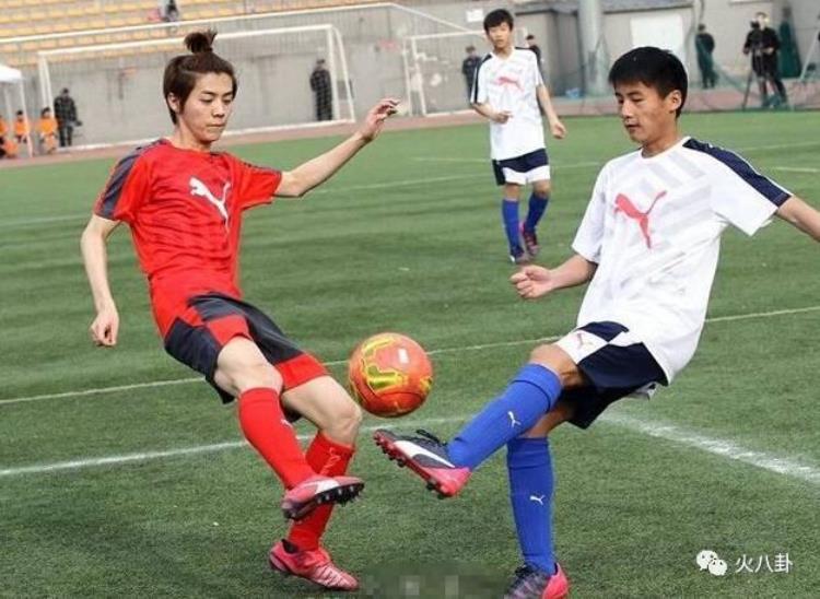 中国球迷打韩国球迷「中国队赢了韩国娱乐圈的球迷们也沸腾了男星看球女星看脸」
