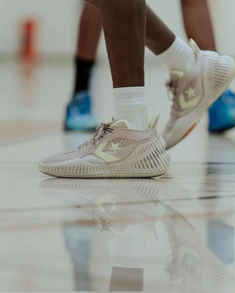 匡威篮球鞋新款「适配人群超广熟悉的匡威篮球鞋终于回来了」