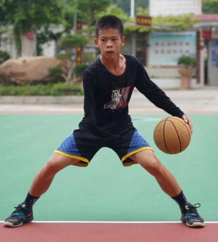 独臂篮球少年励志故事的心得「追梦不止的独臂篮球少年心永远都会是身体里最强壮的部位」