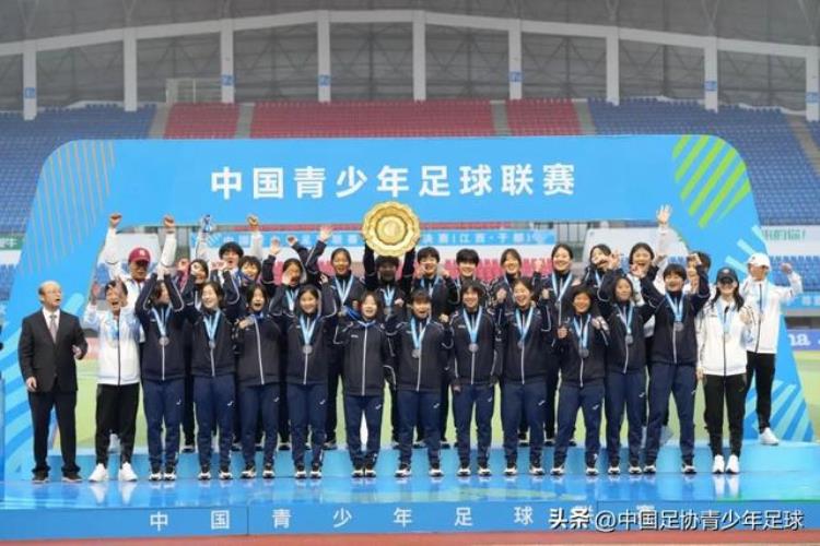 第一届全国青少年足球「第一届中国青少年足球联赛颁奖仪式在江西于都举行」