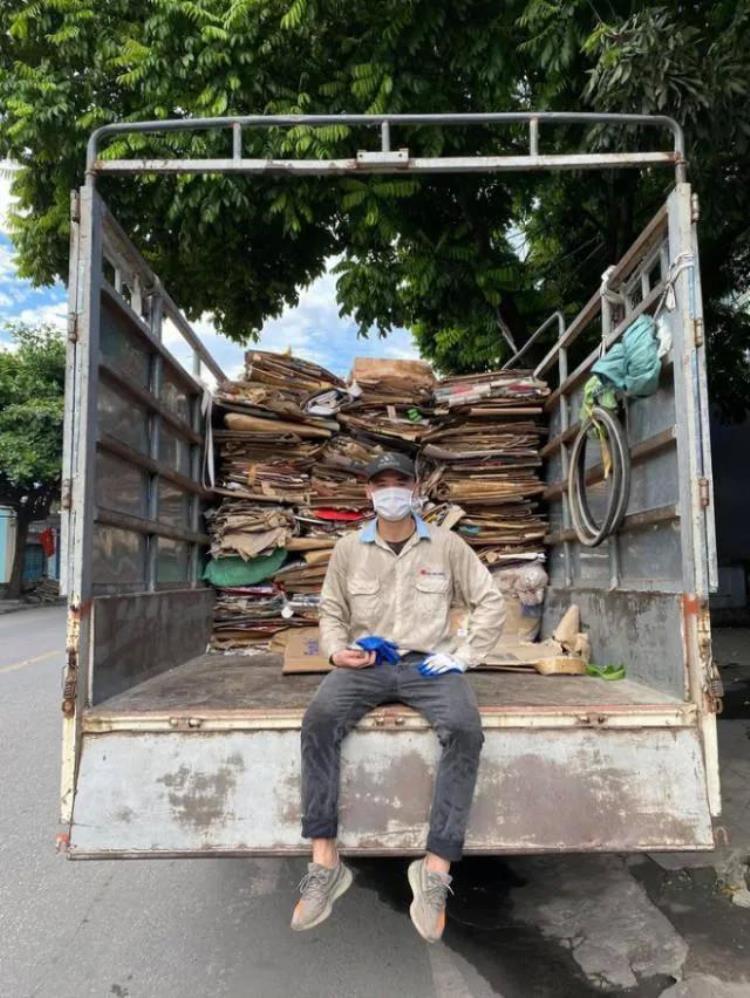 收废纸菜市场剥虾讨生活越南足球员停工大半年急找出路