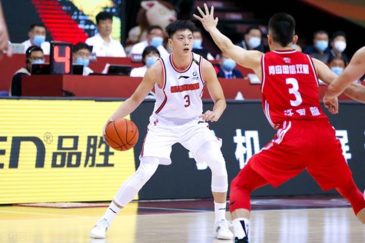 2021广东男篮球员年薪表「2122赛季广东男篮球员年薪公布7人合同到期苏伟还有一年合同」