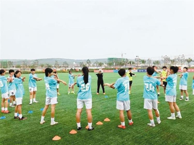 中国第一届女子足球「玫瑰铿锵古城吐芳|你知道吗1979年中国首支女子足球队在西安诞生」