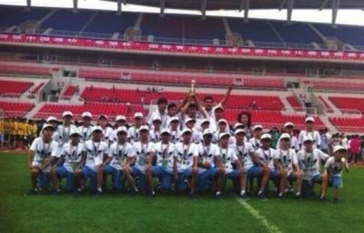 新疆乌鲁木齐第五小小学足球队五次获得世界冠军