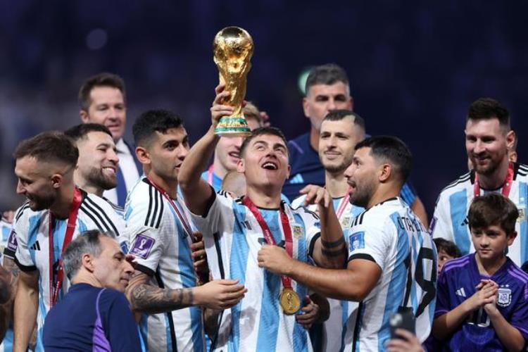 世界杯 阿根廷夺冠「世界杯夺冠100天早上7点半阿根廷战弱旅梅西冲100球」