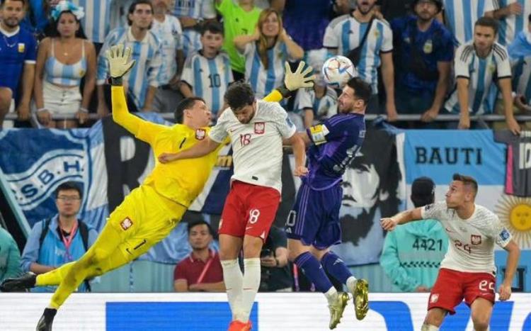 阿根廷球队梅西「阿根廷不负众望晋级16强苏醒点评梅西虽丢点球但凝聚力强大」