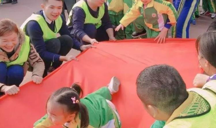 大手牵小手,一起来运动亲子运动会「大手拉小手健康动起来灌篮幼儿园2019亲子运动会」