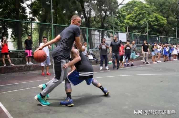 篮球新手实用过人技巧「建议篮球新手收藏做个聪明攻击手这些技巧让你的过人发生质变」