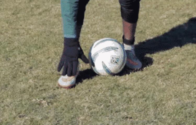 如何提高足球快速带球能力「足球基础教学短时间提高带球速率的训练动作」