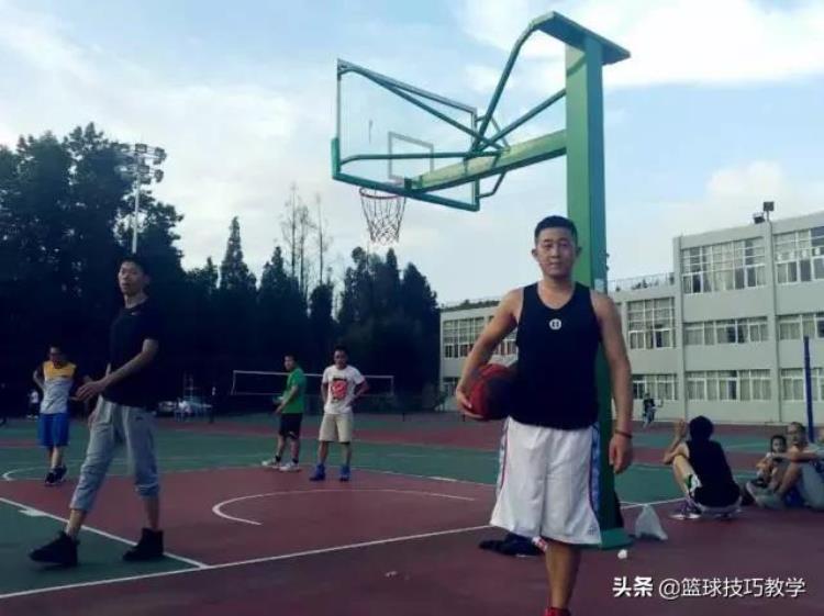 中国14岁以下「中国14岁小孩刷爆朋友圈这球技可比我强太多了」