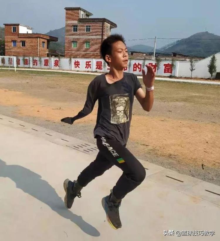 中国14岁以下「中国14岁小孩刷爆朋友圈这球技可比我强太多了」