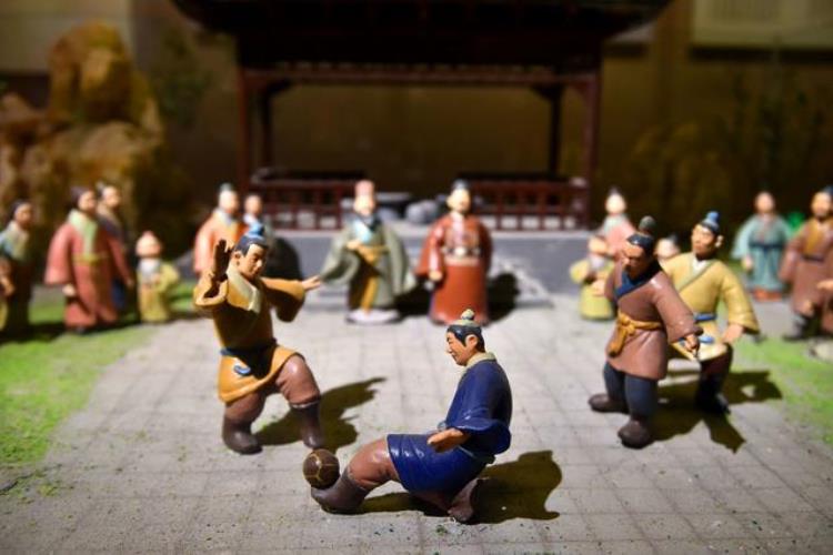 足球运动起源于中国的蹴鞠「足球起源于我国古代蹴鞠有三千年历史古诗可以见证它的魅力」